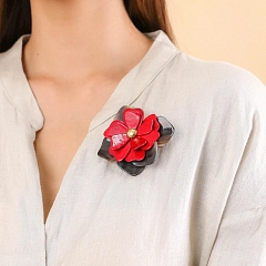 Брошь Les Essentiels Flora